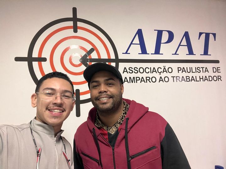 Dentista do projeto com um paciente atendido.